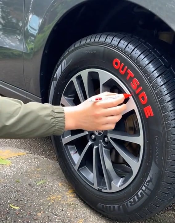 🚗 Make Your Wheels Pop Again – Precision Lettering Detail Pen for Bold Tire Accents